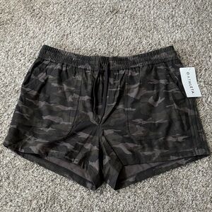 Athleta NWT Women's Athletic Camo FARALLON Shorts